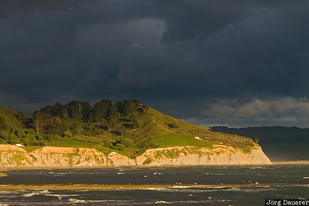 New Zealand, Hawke's Bay, Mahia, North Island, coast, dark clouds, morning light, Neuseeland