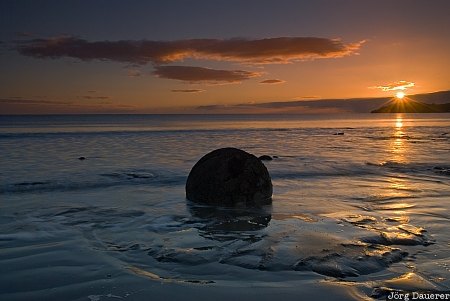 New Zealand, Otago, Hampden, Hillgrove, coast, Moeraki Boulders, morning light