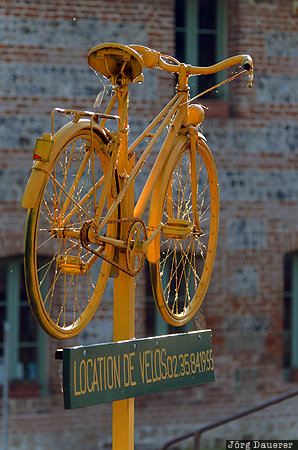 FRA, France, Haute-Normandie, Le Bourg-Dun, back lit, bicycle, brick, Frankreich