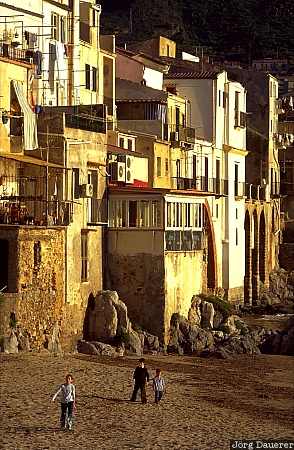 Cefal&ugrave;, beach, coast, houses, kids playing, Sicily, Italy, Italien, Italia, Sizilien, Sicilia