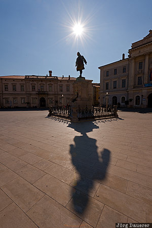 Tartini Square Piran, Slovenia, SVN, afternoon light, back-lit, Giuseppe Tartini statue, shadow, Slovene Littoral