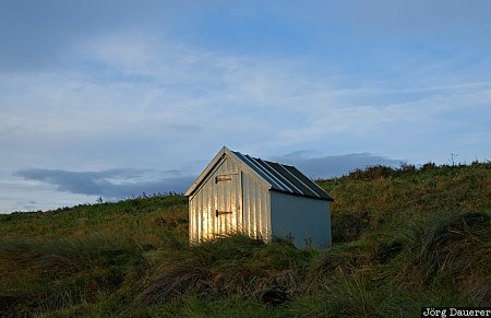 United Kingdom, Northumberland, Bamburgh, shack, morning light, blue sky, north sea, Großbritannien, Vereinigtes Königreich, Grossbritannien, Vereinigtes Koenigreich