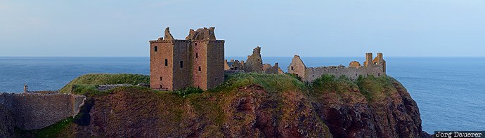 Dunnottar Castle Aberdeenshire, beach, castle, coast, Dunnottar Castle, evening light, green, United Kingdom, Scotland, Stonehaven, Großbritannien, Vereinigtes Königreich, Schottland, Grossbritannien, Vereinigtes Koenigreich