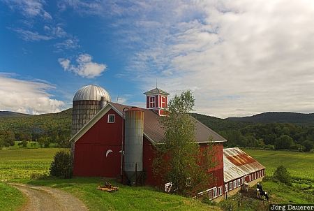USA, Vermont, Cambridge, meadow, red, farm, clouds, United States, Vereinigte Staten, VT