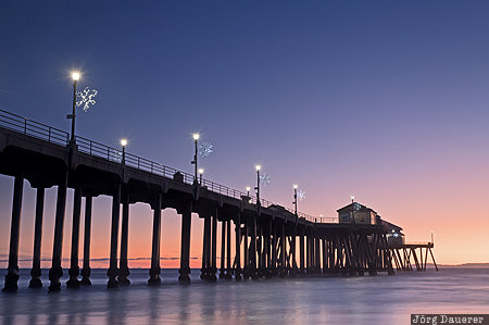 Huntington Beach Pier California, Huntington Beach, United States, USA, Christmas decoration, evening light, Huntington Beach Pier, Vereinigte Staten, Kalifornien, CA
