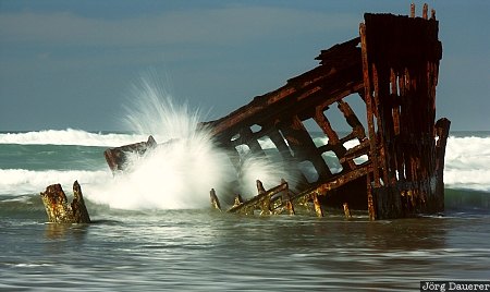 USA, Oregon, Fort Stevens State Park, coast, crashing wave, flowing water, pacific ocean